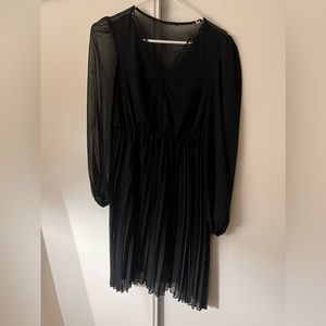 Floral appliqué Pleated Dress